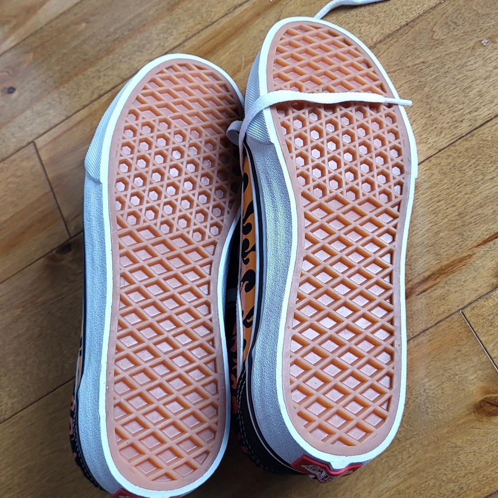 NWOT Vans size 4 Ward flame‎ lace up running shoes black, orange, red - Picture 4 of 8
